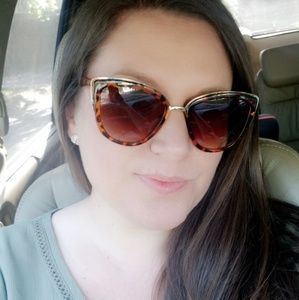 Meet your Posher, Elena